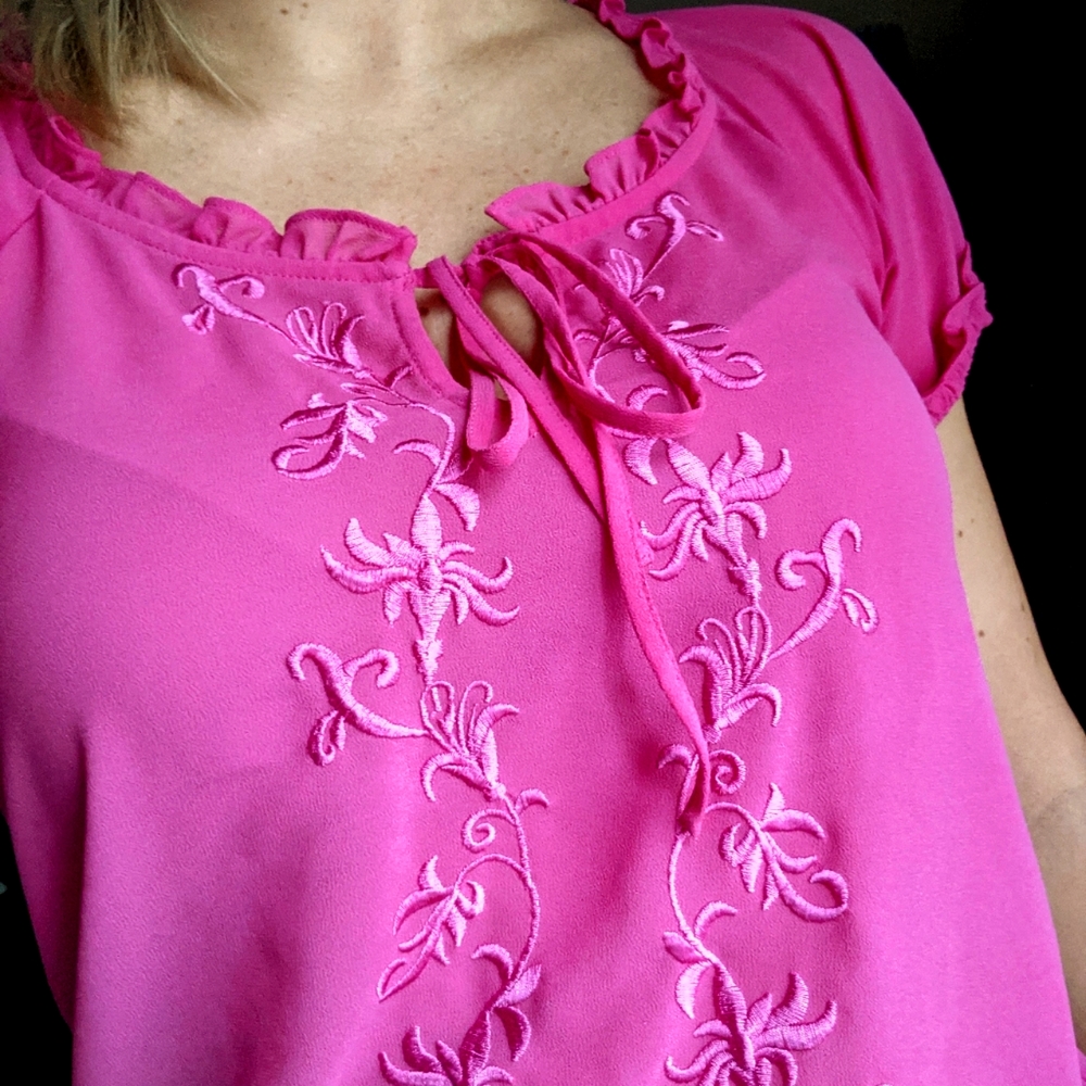 LOFT 🌺 embroidered flowers 🌺 top. Beautiful pink color.